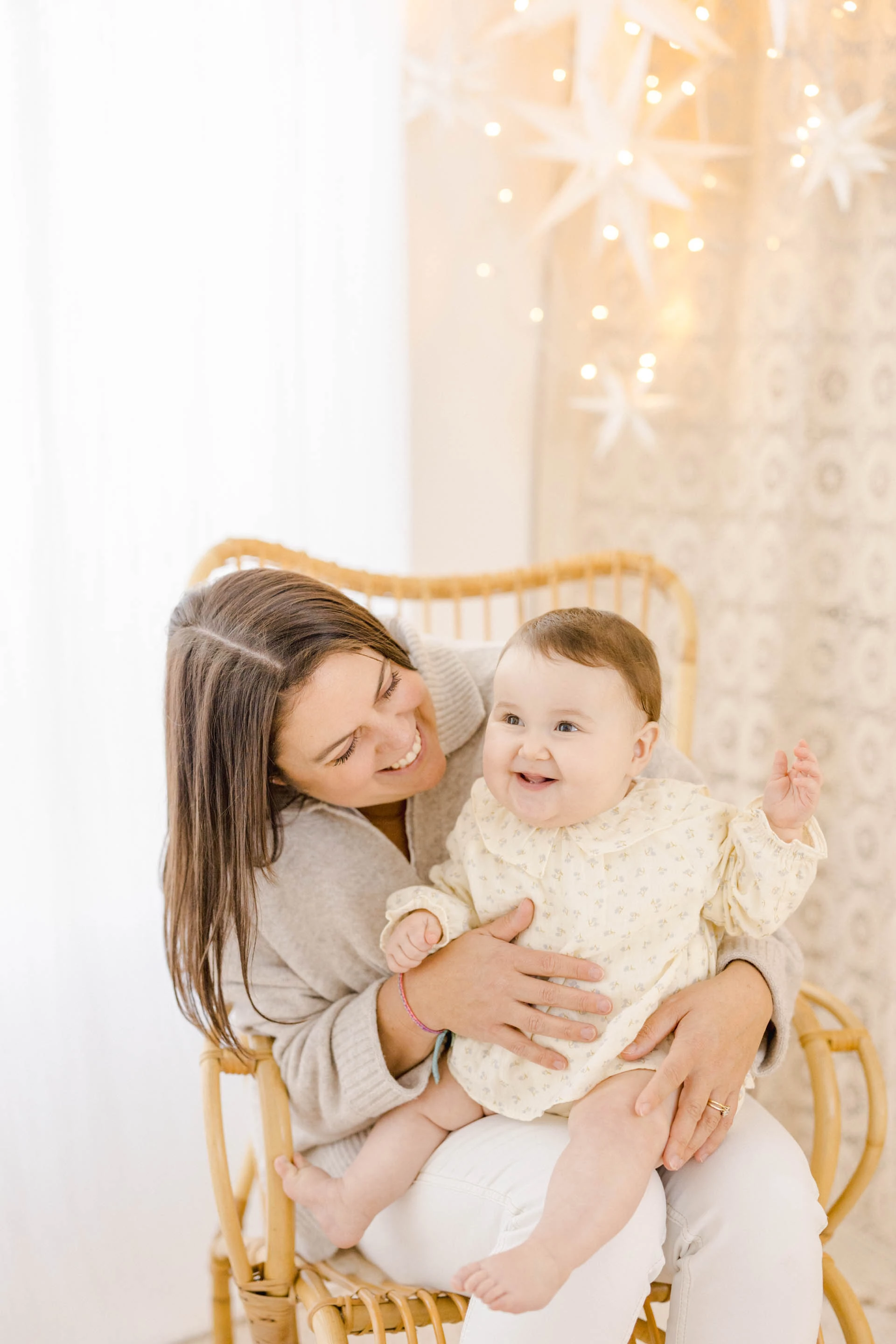 bonheur sourire enfant gris marron